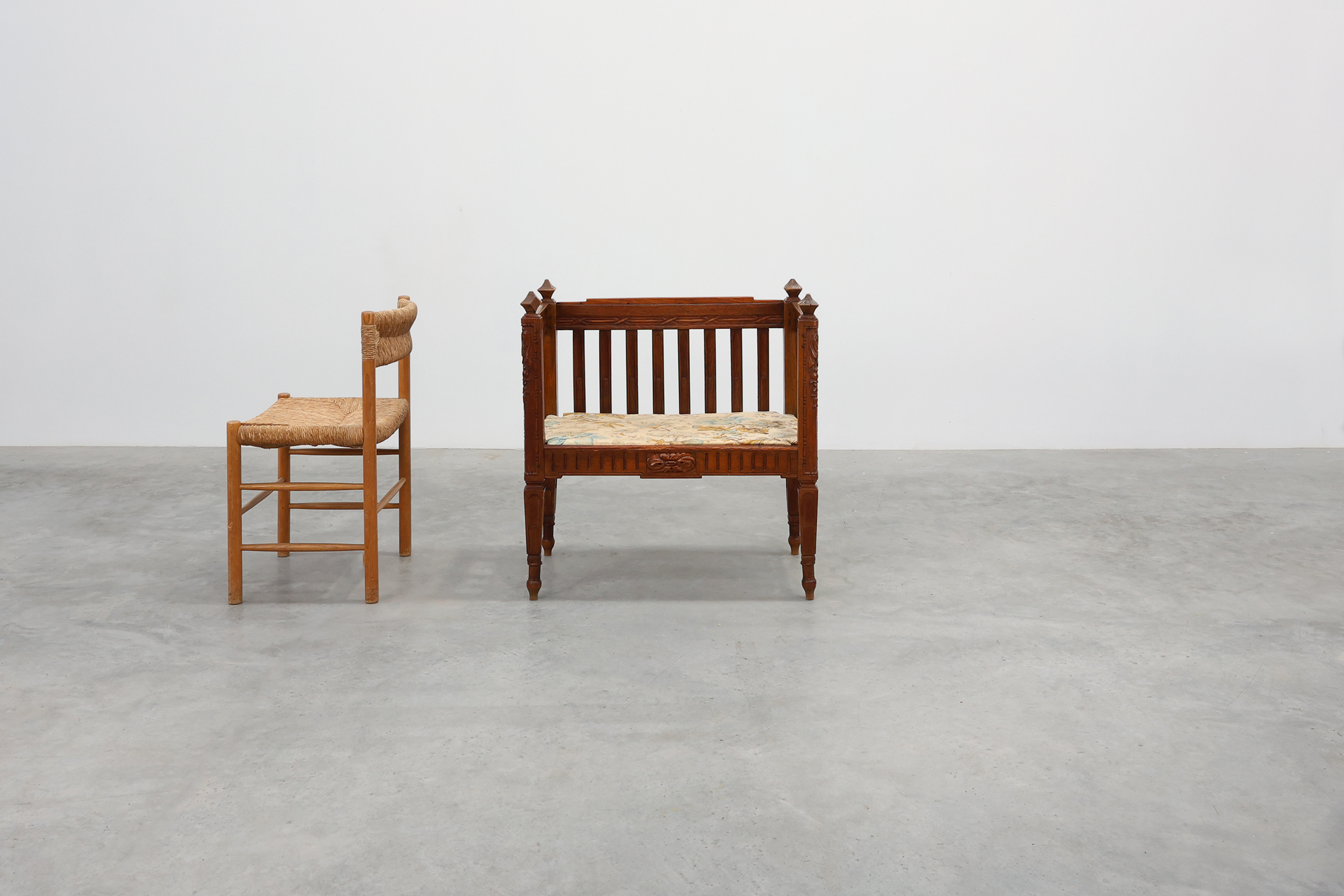 Large Arts & Crafts oak side chair, Belgium ca. 1915 thumbnail